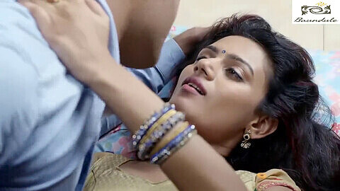 Porn Romantic Badrum Main Chupkese Sadiwali - saree romance Popular Videos - VideoSection